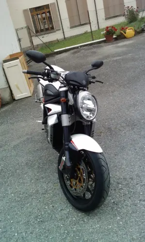 MV-Agusta Brutale 1078 RR 2009 à Onnens