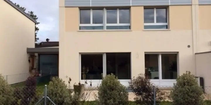 Spacieuse maison contemporaine 