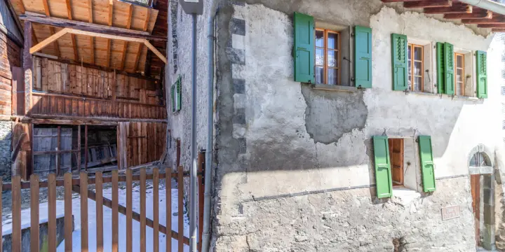 Authentique maison villageoise du 18ème avec espaces extérieurs