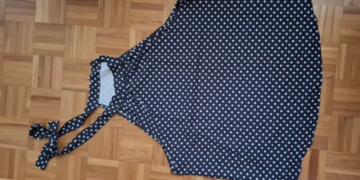 Top Shein noir/blanc à pois à nouer