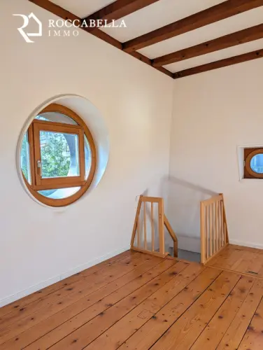 Magnifique duplex mansardé, charme et caractère au sein d'une demeure de maître