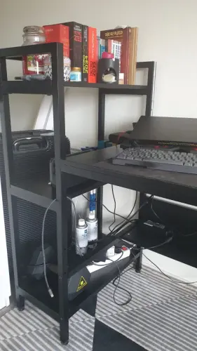 Bureau avec etagere rangement à Fribourg