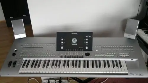 Yamaha Tyros 3 XL avec Soundsystem à Kriens