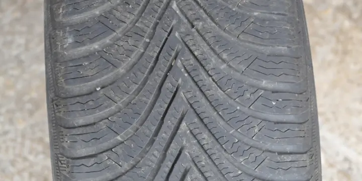 4 pneus Michelin Alpine sur jantes alu