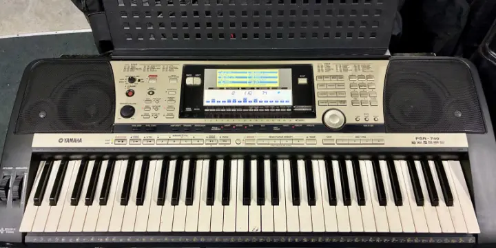Clavier arrangeur Yamaha PSR - 740