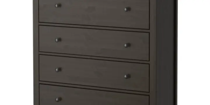 Une commode Ikea Hemnes