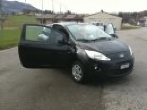 Ford KA à la tour-de-trême