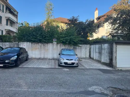 Place de parc à Renens à Renens