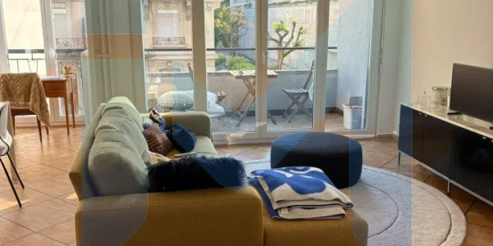 Appartement de 4 pièces au 2ème étage situé à Genève 1202