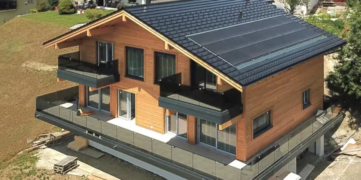 Ausnahmechalet, das Modernität und ökologische Effizienz vereint