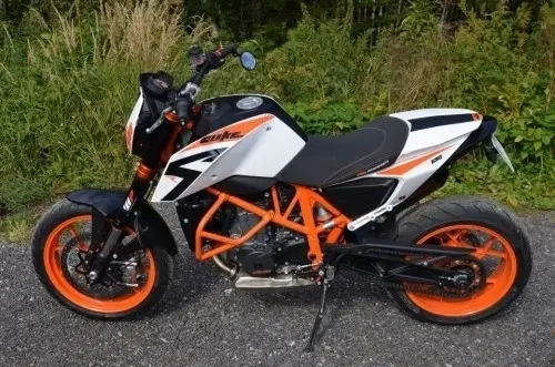 ktm 690 duke r ktm 690 duke r  à Evolène