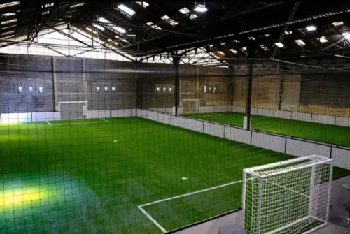 TERRAIN DE FOOTBALL INTERIEUR ET EXTERIEUR à sens