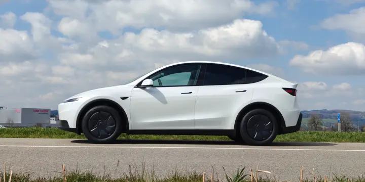 A louer - Sion - environs - Tesla Y - 2026