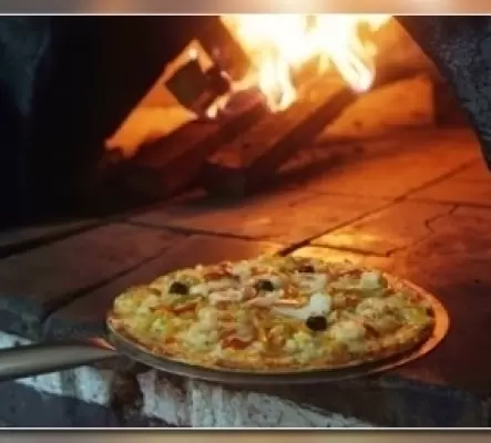Pizza au feu de bois, sèche au lard