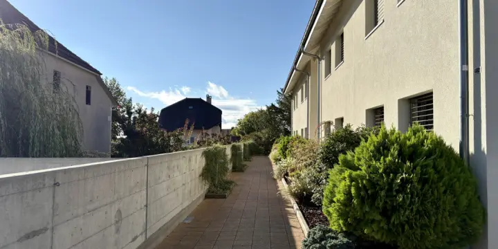 Lumineux récent duplex 4,5p au centre de Genolier Terrasse  2 places de parking
