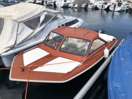 A vendre bateau à moteur à Neuchâtel