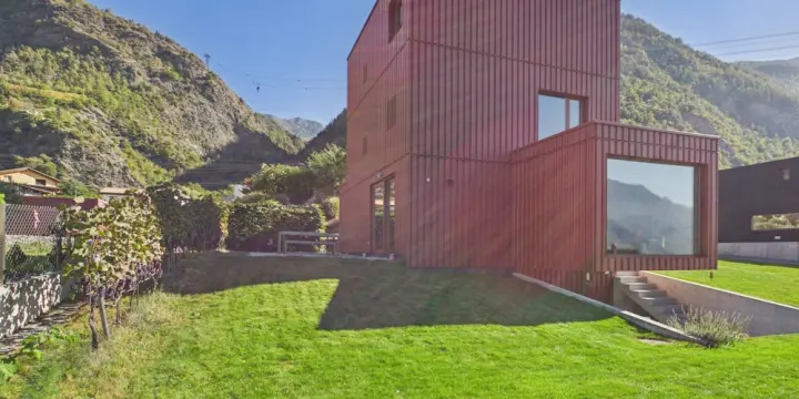 Architektur mit Charakter - aussergewöhnliche Designvilla in Riddes