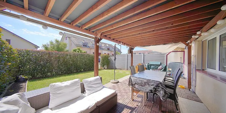 Spacieux rez-de-jardin bien situé
