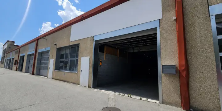 Halle in idealer Lage mit separatem Büro