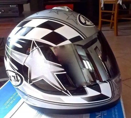 Casque intégral ARAI + gants à Lausanne
