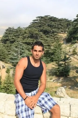 Je suis un jeune mec gay qui cherche une à neuchatel