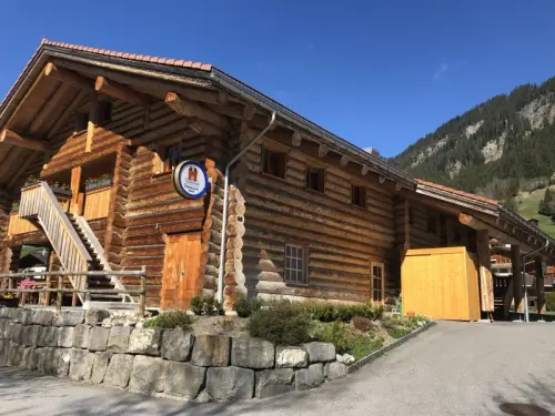 Employé pour le service à Gsteig