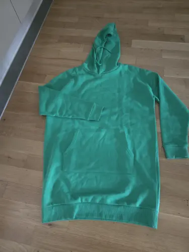 Robe à capuchon en très bonne état taille L 7fs à Renens