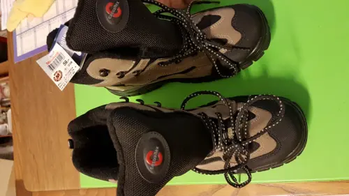 JE vends  chaussures randonnées à GENEVE