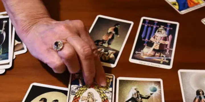 Voyante Sérieuse  Expérimentée  Aide et Écoute