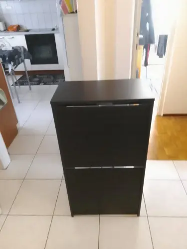 Meuble chaussures noir à Neuchâtel