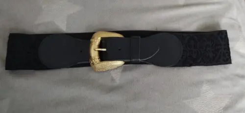 Ceinture noire extensible avec boucle dorée à Moutier