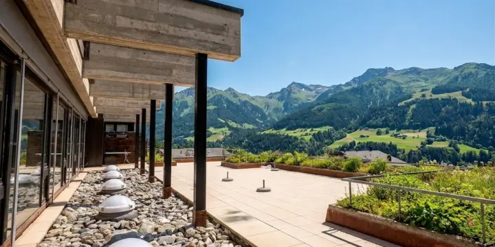 Renoviertes Studio mit Hallenbad, Sauna & Tennisplatz