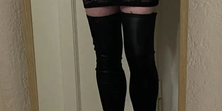 Lopette travestie cheche vie commune