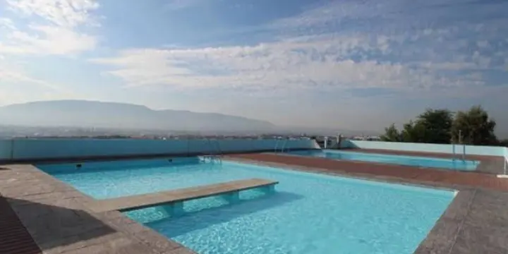Magnifique 2,5 pièces aux Nations Unies entièrement meublé avec piscine