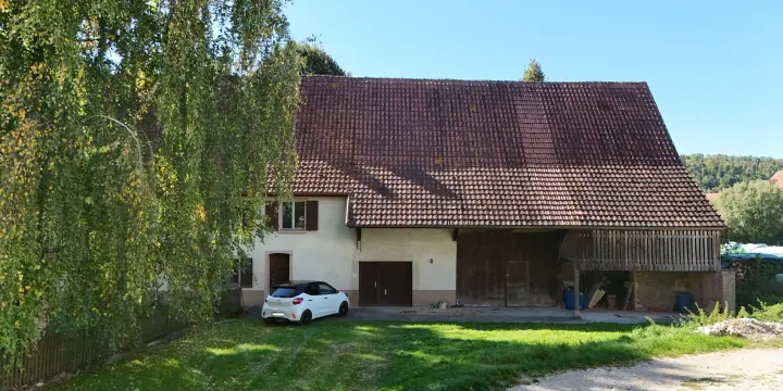 À Coeuve ferme authentique à rénover de 5 pièces à vendre