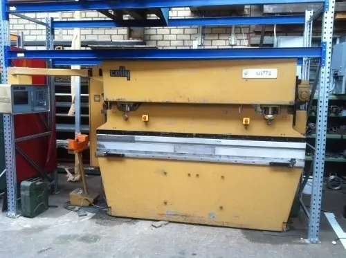 cisaille 3m et plieuse CNC  à Monthey