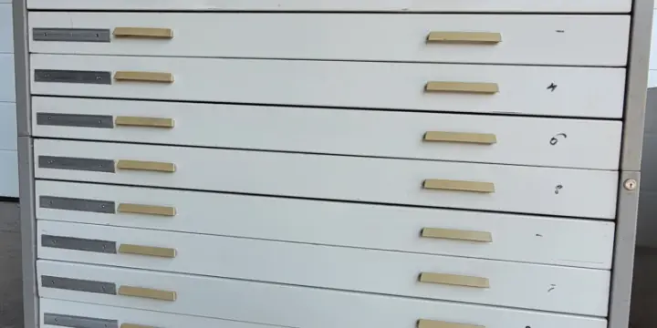 Armoire pour plans sur deux niveaux