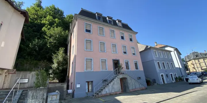 Appartement rez de 2,5 pièces avec petit jardin et terrasse privatif