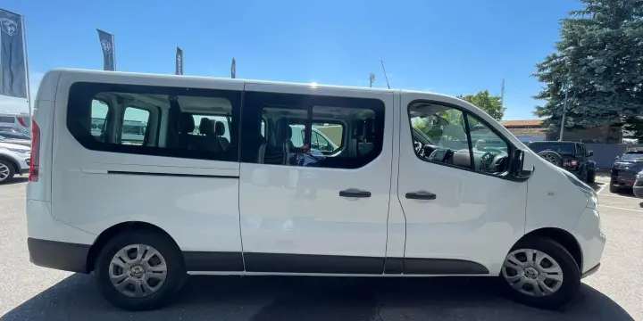 Location minibus 9 places pas cher Lausanne Collombey Yverdon – 150.-/jour – Sans caution –