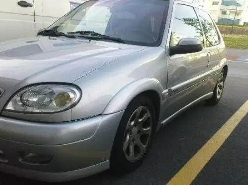 Citroen saxo à Corcelles
