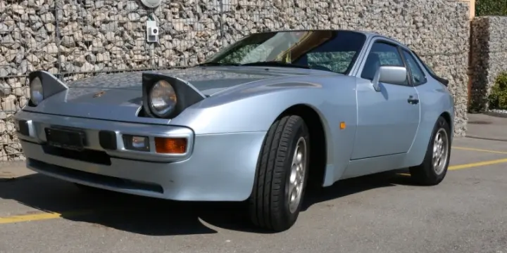 Porsche 944 2.7