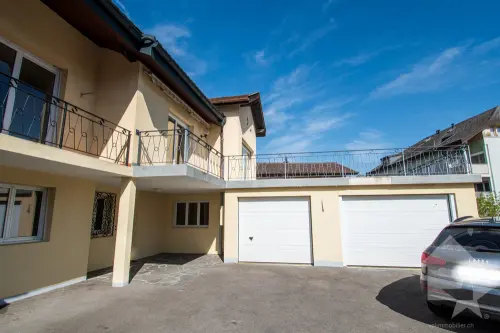 Collombey, maison villageoise avec terrasse et box