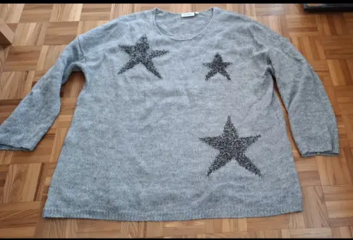 Pull Canda gris neuf avec étoiles Neuf à Moutier
