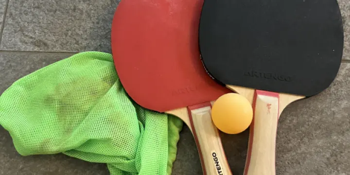 2 raquettes et une balle de ping pong Artengo 40  oxylane