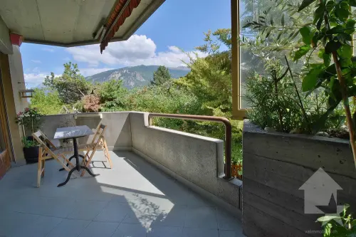 Appartement rénové 4.5 pièces avec un box et une place extérieure à Sion
