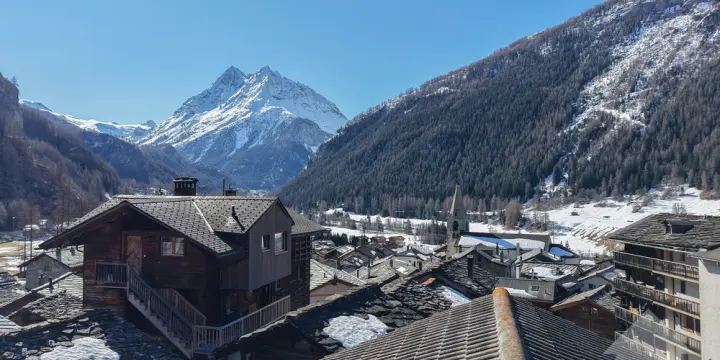 Grange à rénover au centre du vieux village d'Evolène