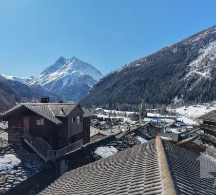 Grange à rénover au centre du vieux village d'Evolène