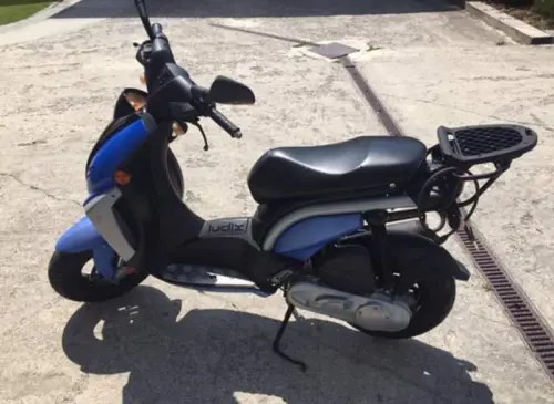 Scooter Peugeot Blaster IL à Oron-la-Ville