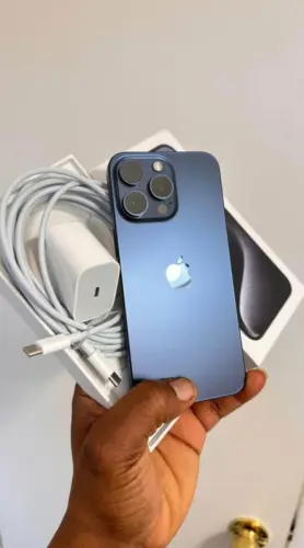 iPhone 15 pro max à Neuchâtel