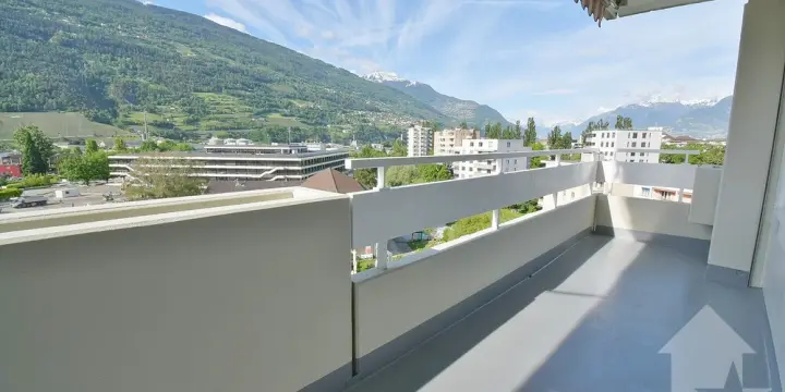 4.5 pièces avec une magnifique vue et 1 place de parc intérieure